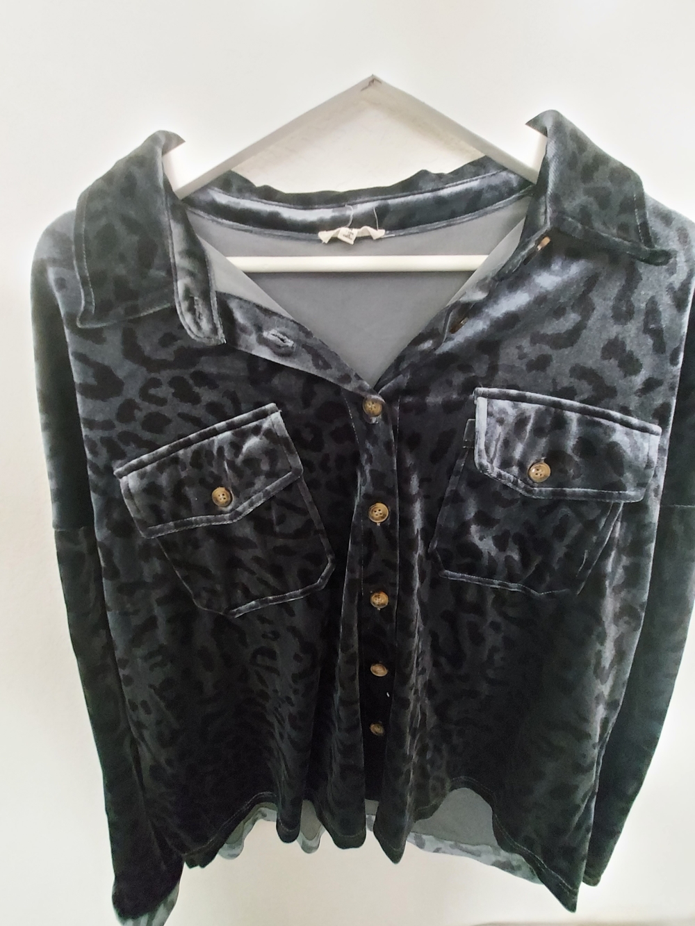 JODIFL Black Velvet Leopard-Print Button Shirt Jacket